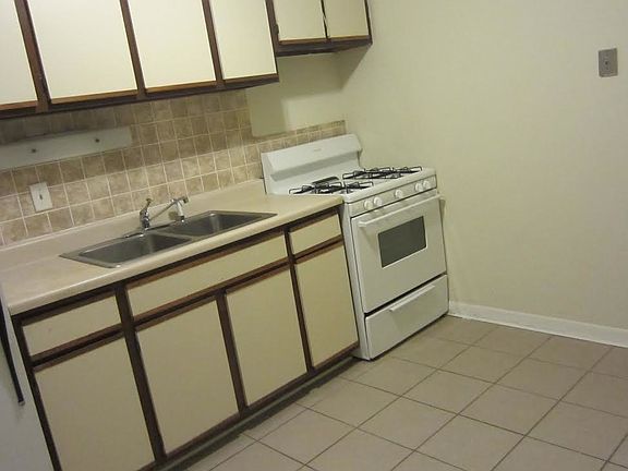 5th image of 10094 Holly Ln APT 1S