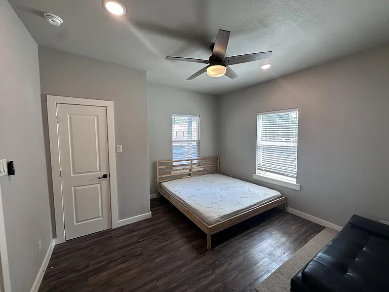 2903 Carpenter Ave — Photo 12