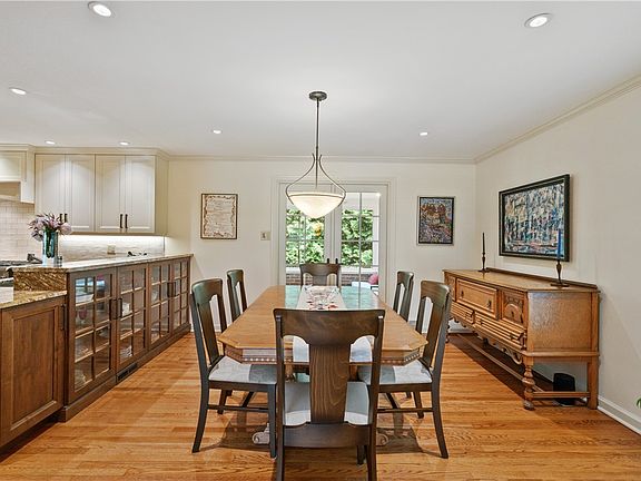 3rd image of 427 Coventry Rd