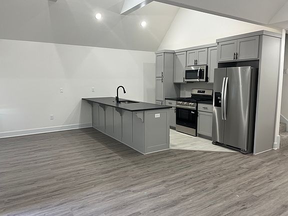 3rd image of 3201 SW Lovely Ln