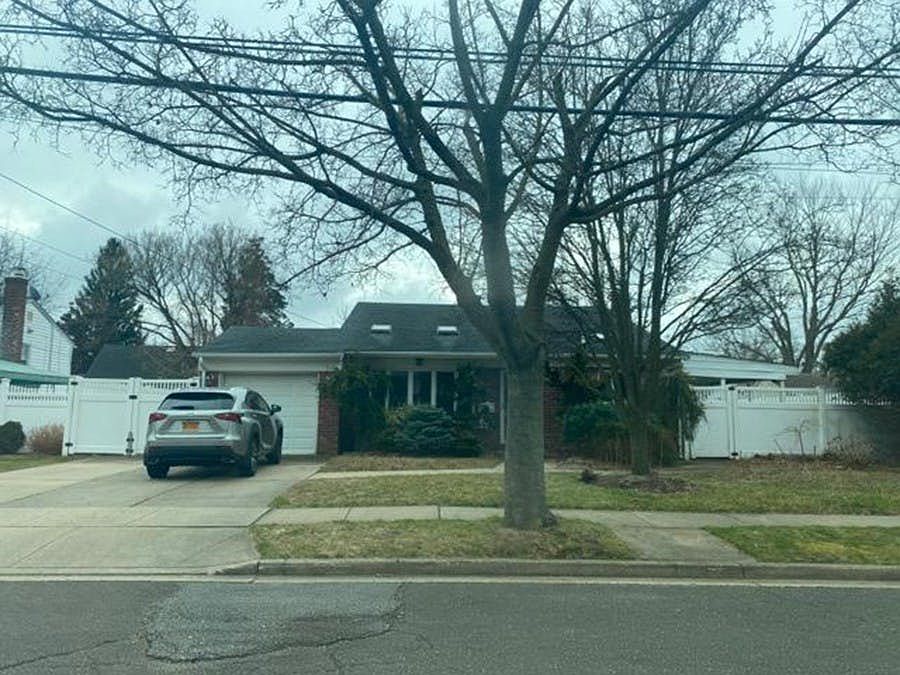 224 Yoakum Ave, Farmingdale, NY 11735 Zillow