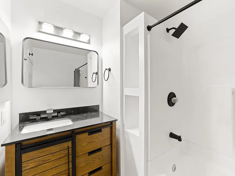 1017 Oxford Dr #D — Photo 18