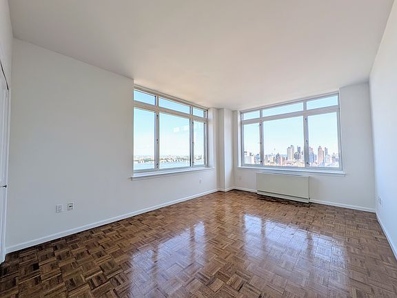 5th image of 350 W 43rd St APT 44D