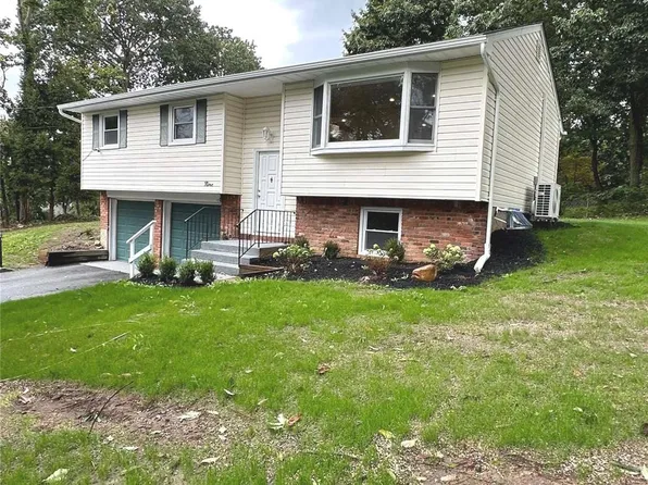 9 Hilden Street, Kings Park, NY 11754