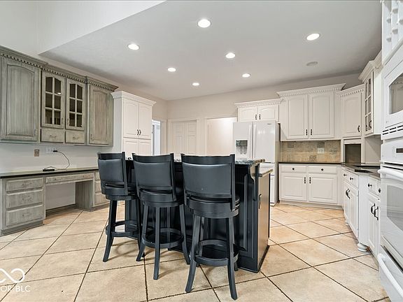 2nd image of 4610 Hickory Ct