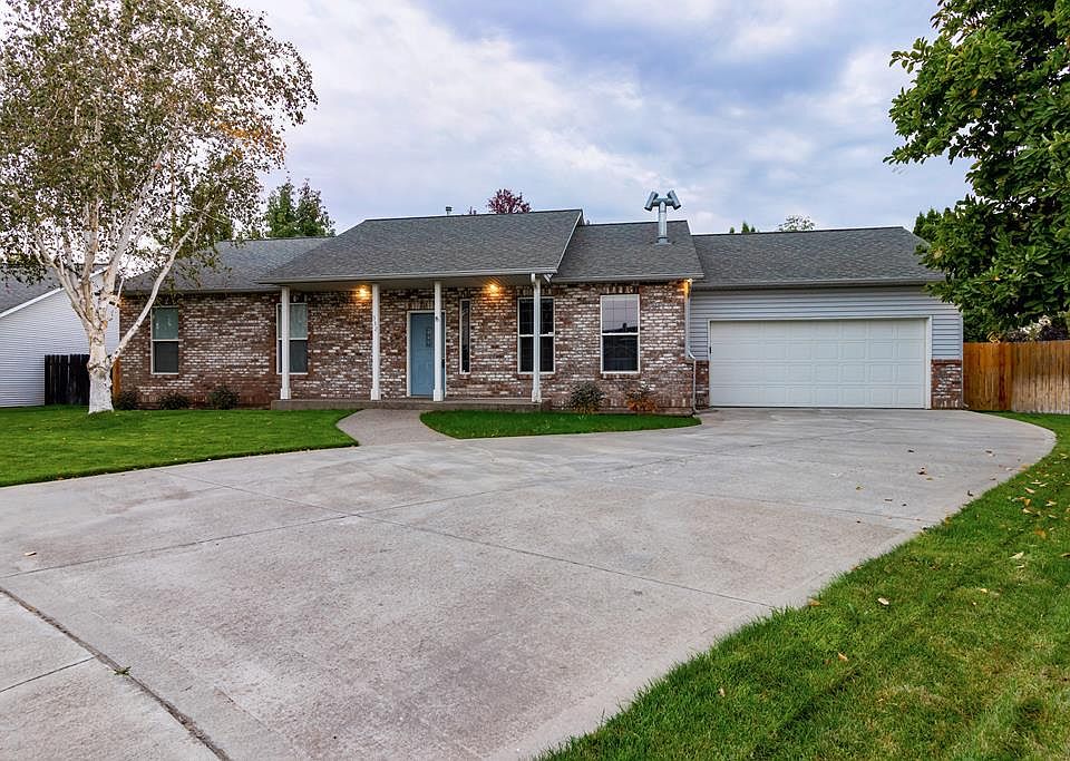 1st image of 532 SE Mockingbird Dr