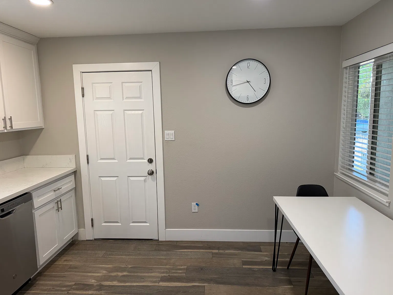 4 bed, 1200 sqft, $2,895 — Photo 4