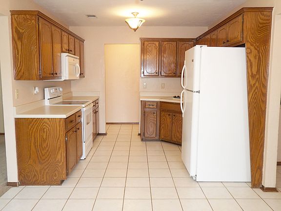 4th image of 217 W Chantilly Way