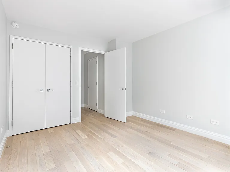 235 W 48th St #14J — Photo 10