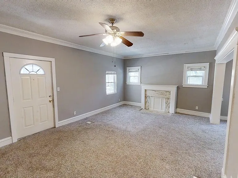 entry/living room