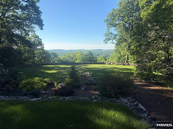 4th image of 12 Laurel Hill Rd