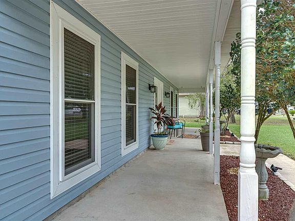3rd image of 2175 Rosewood Dr