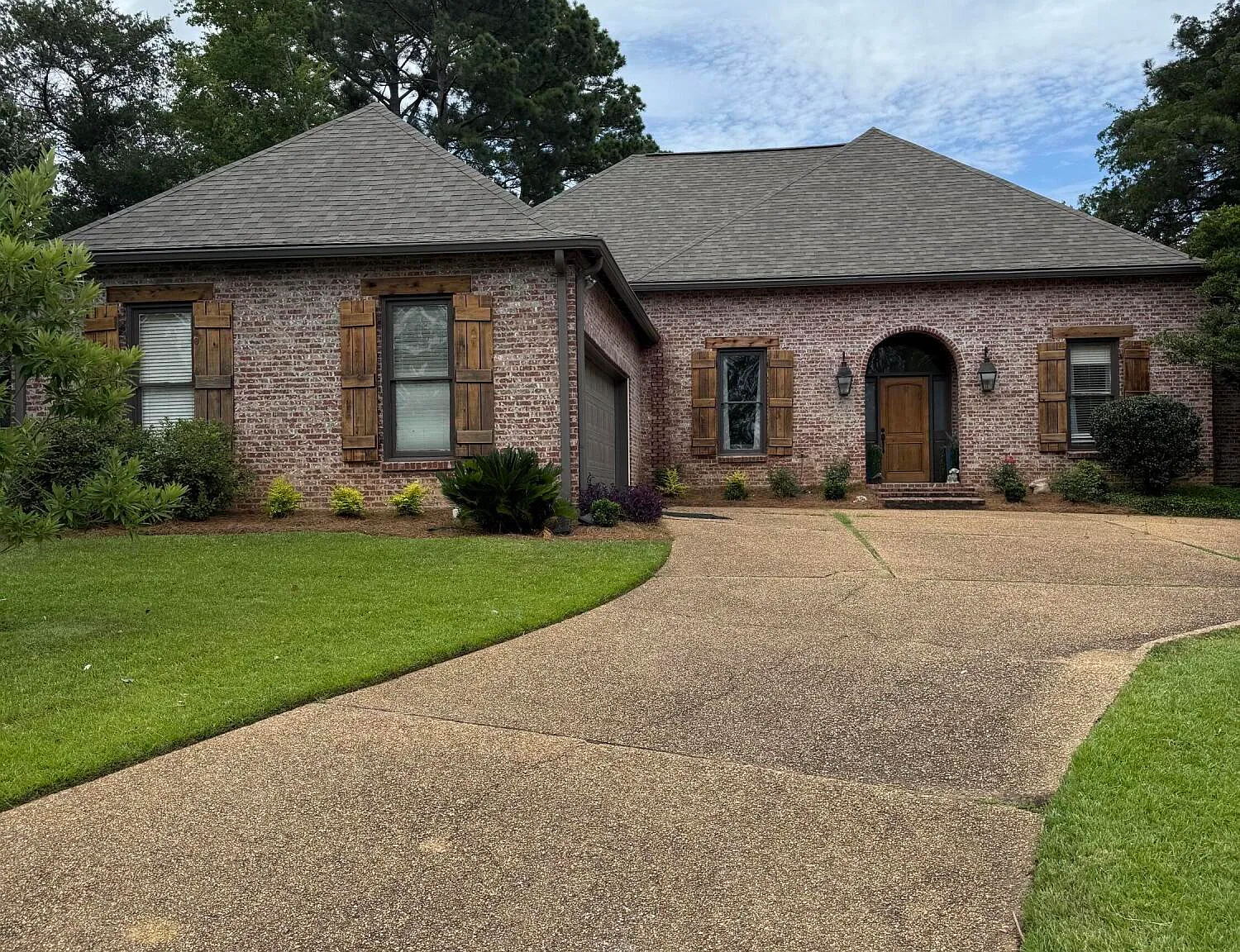 4 bed, 2.5 bath, 2401 sqft, $2,850 — Photo 1