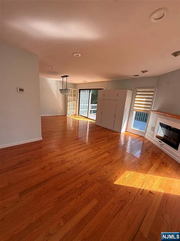 3 bed, 3.0 bath, $5,900 — Photo 2
