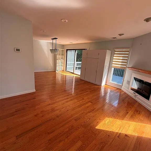 768 Dearborn St — Photo 2
