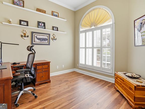 4th image of 110 Old Wharf Rd