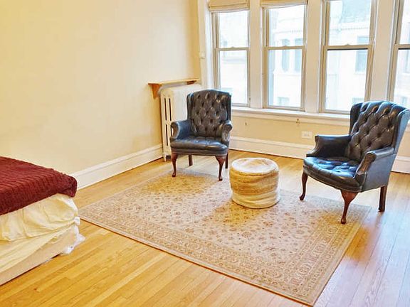 4th image of 449 W Saint James Pl #3