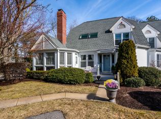 10 Bobwhite Cres, Mashpee, MA 02649