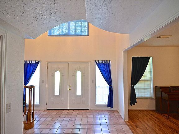 4th image of 4102 Glenwood Dr
