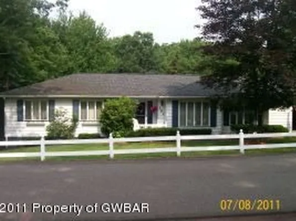 101 Maple Rd, Bear Creek Township, PA 18702