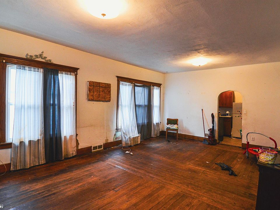 7th image of 103 S Marshall St