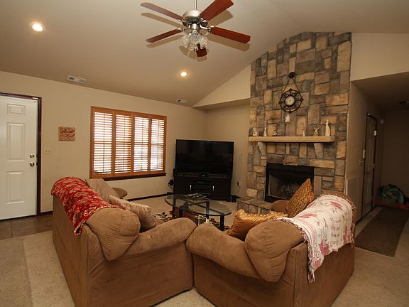 2nd image of 1006 Cottonwood