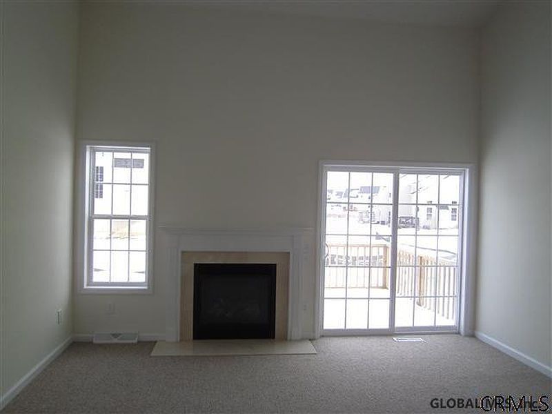 4th image of 3B BREEZY POINTE Way