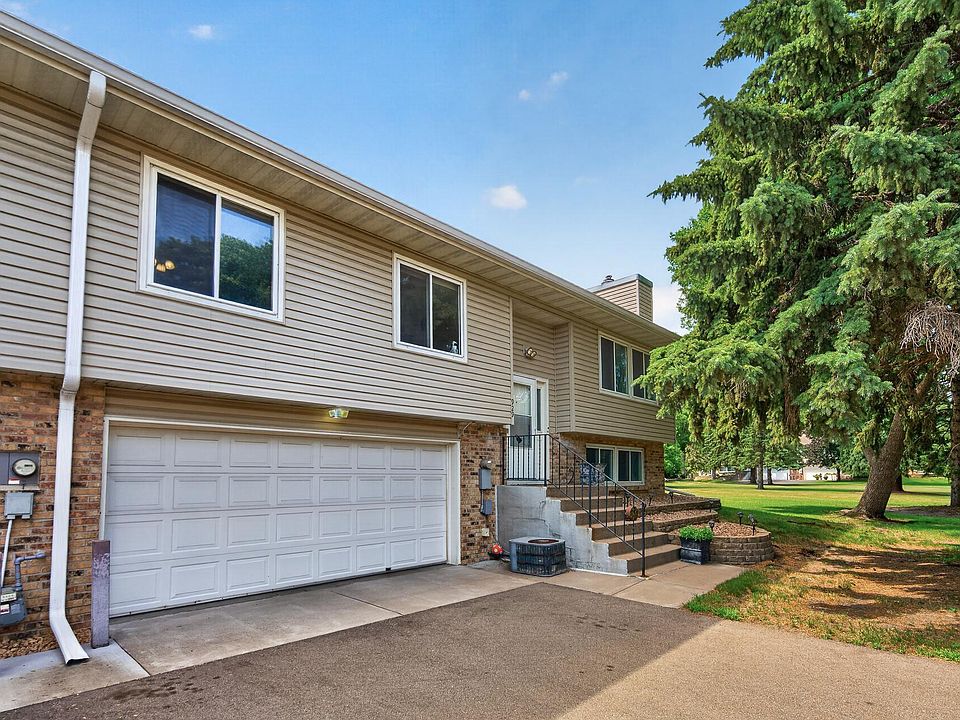 1st image of 929 94th Ave NE