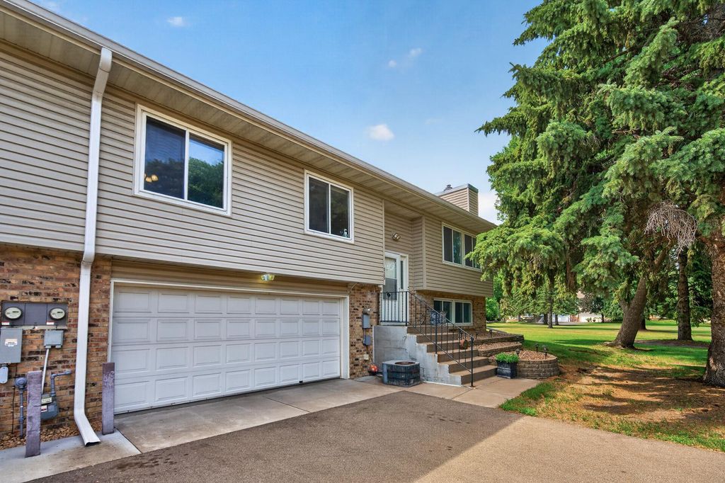 929 94th Ave NE, Blaine, MN, Blaine
