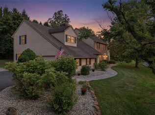 1553 Surrey Rd, Bethlehem, PA 18015