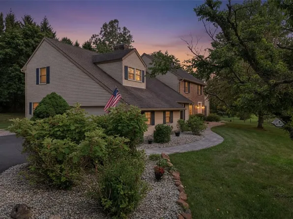 1553 Surrey Rd, Bethlehem, PA 18015