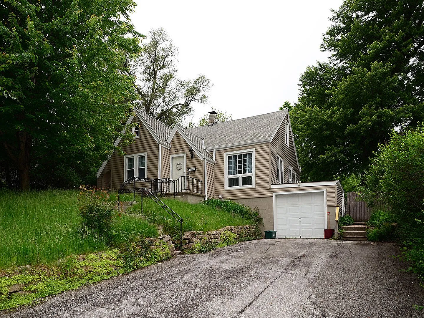LARGE Omaha 3 bedroom house in the Amber Place neighborhood home open now! Check out 2108 S 46th St — Photo 3