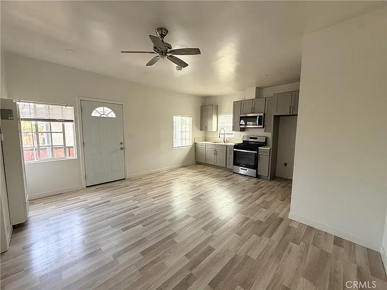 1020 W 67th St — Photo 3