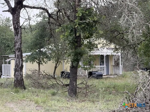 105 Clear Spgs, Floresville, TX 78114