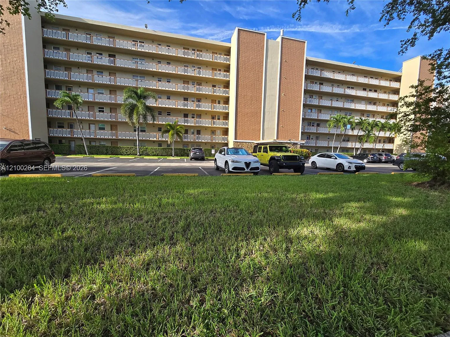 Meadowbrook Condo Apts Bl — Photo 4