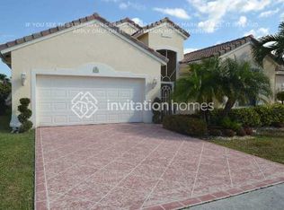 9549 Lago Dr, Boynton Beach, FL 33472