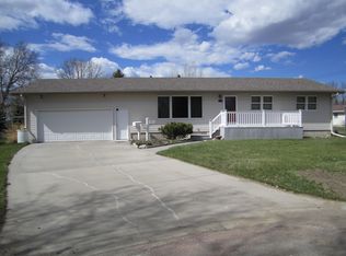 1739 McIlvaine Ct, Huron, SD 57350
