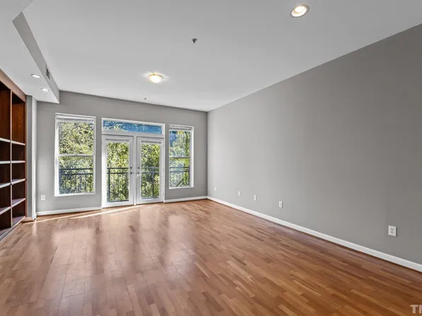 200 S Dawson St APT 202, Raleigh, NC 27601