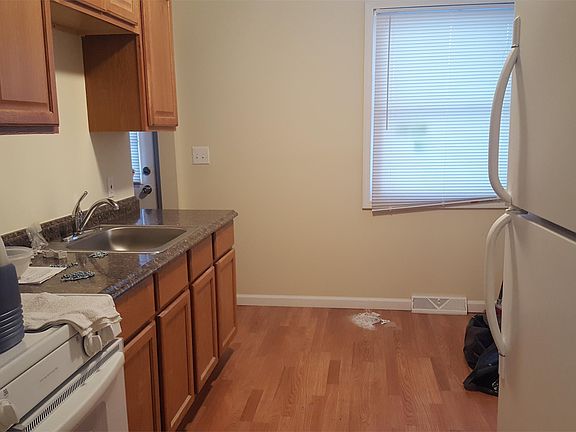 4th image of 8686 Ford Ave