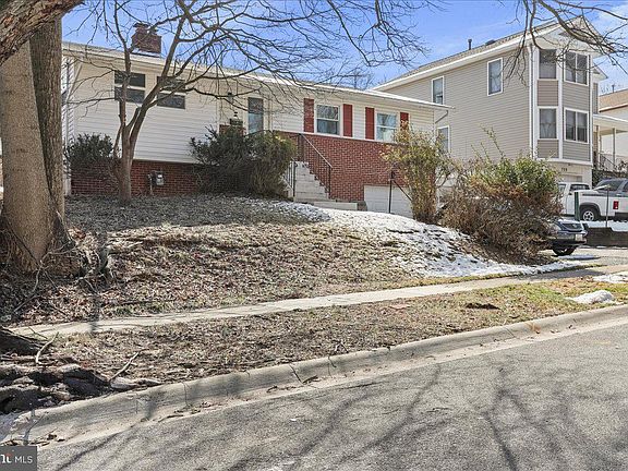 3rd image of 711 Cornwall St