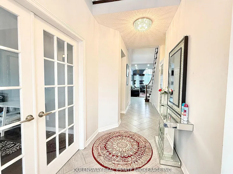 271 Ryerson Cres #1 — Photo 7