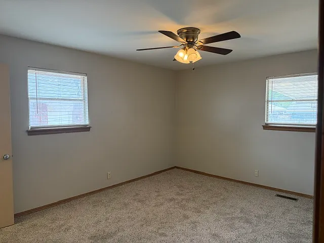 3613 N Drexel Blvd — Photo 17