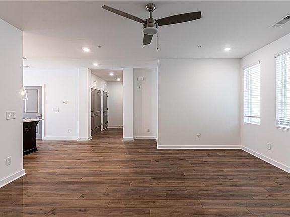 5th image of 396 Pratt Dr #1923