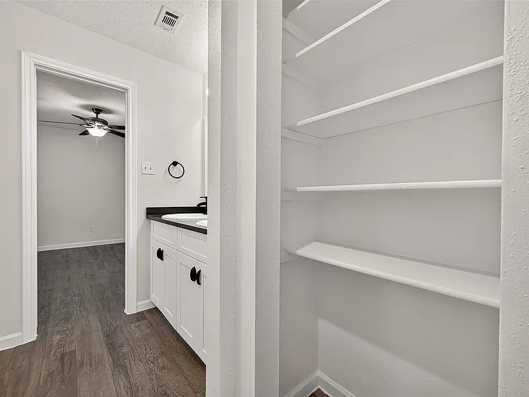 7407 Cortes Dr — Photo 17