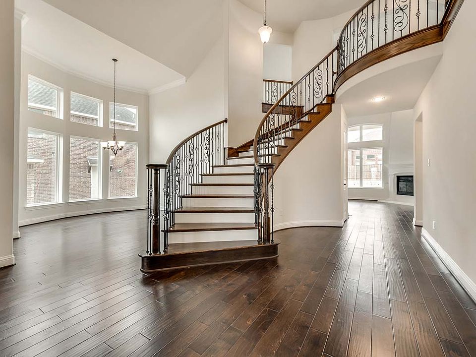 2nd image of 219 Columbine Dr
