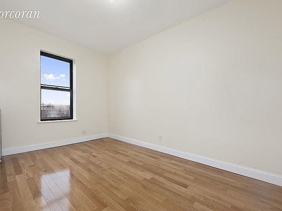 5th image of 346 Montgomery St APT D5