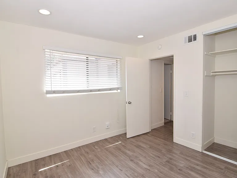 1295 Elm Ave #E — Photo 20