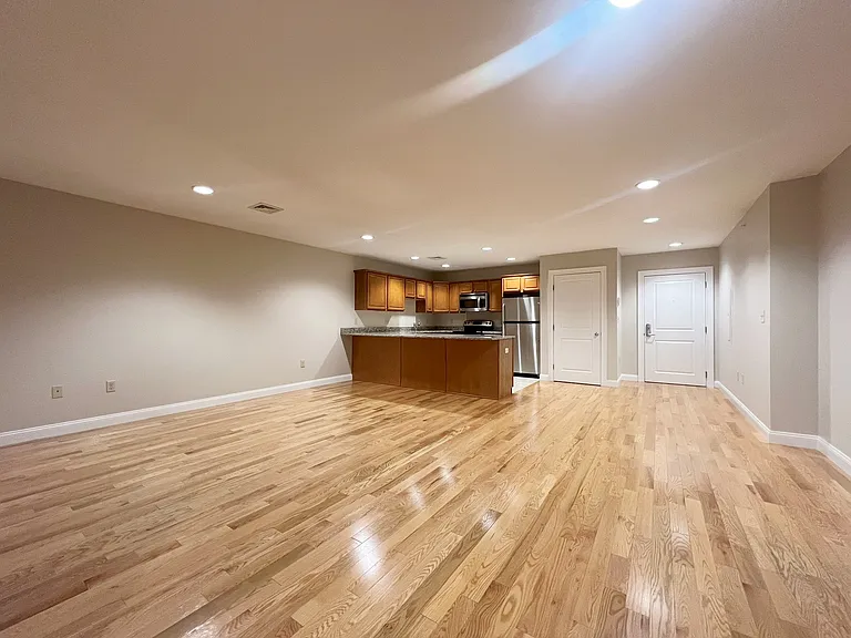 18 Needham St #105 — Photo 9