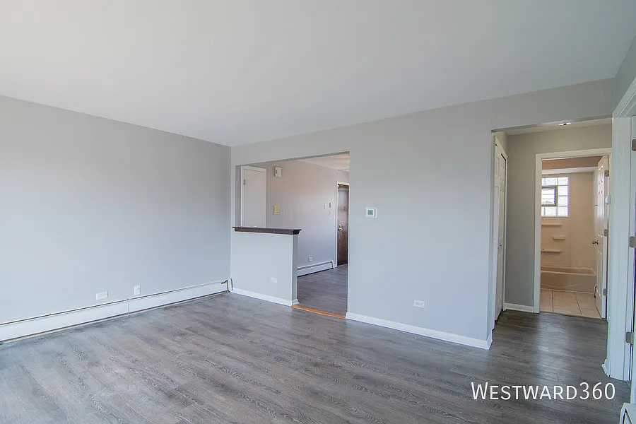2 Bedroom Apartment with Balcony Calumet City — Photo 4