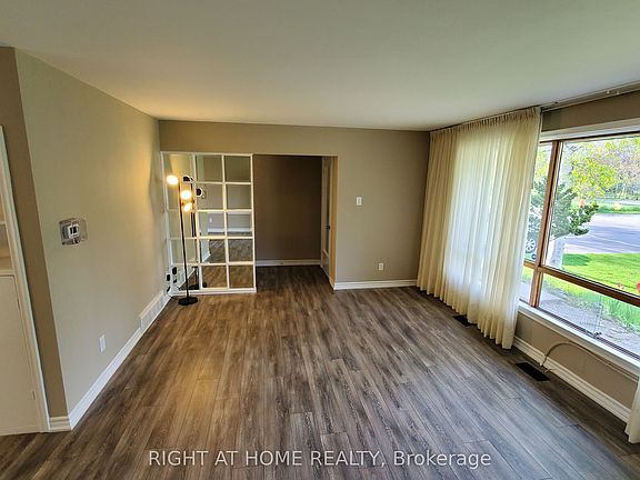 4th image of 169 Yorkview Dr Unit 1